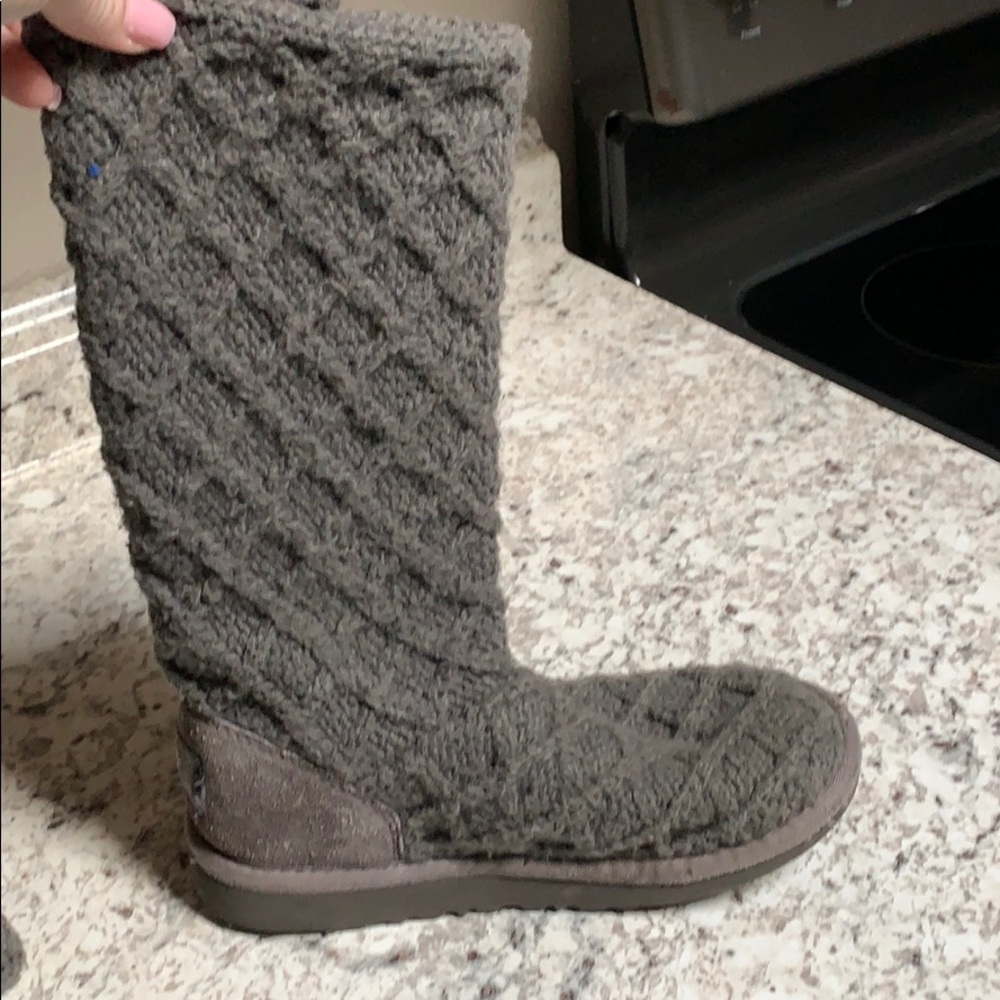 Uggs - Picture 3 of 7